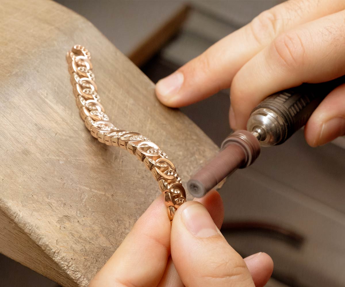 gold-making in Naples 
